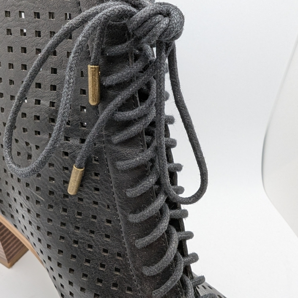 Forever 21 Black lace up booties sz 9 - Picture 3 of 9